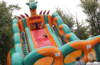 Екатеринбург внедорожник въехал в батут с детьми авария Екатеринбург детский батут