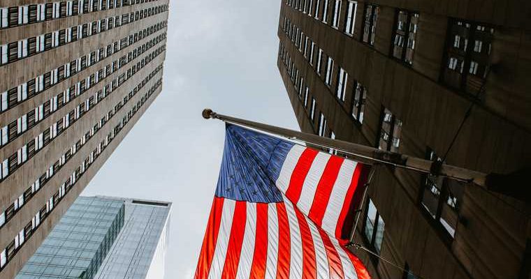 закпрытие генконсульств США Екатеринбург Владивосток посол Майкл Макфол ошибка Трампа закрытие консульства