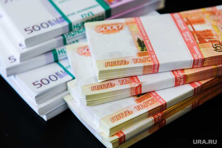 Деньги, валюта, банкноты, рубли, евро. Челябинск
