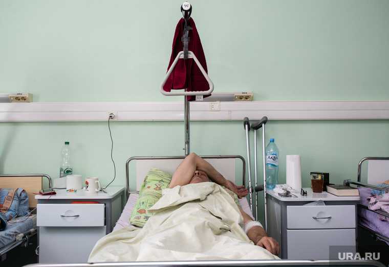 новости хмао югорская городская больница Главный врач Андрей Маренко не хватает мест в ковидном госпитале в больнице нет места реанимационное отделение больные коронавирусом