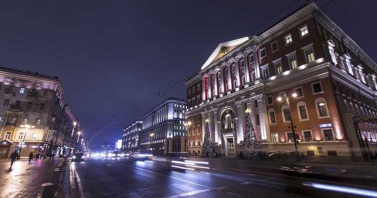 Неизвестные устроили стрельбу из окна автомобиля Maybach в центре Москвы