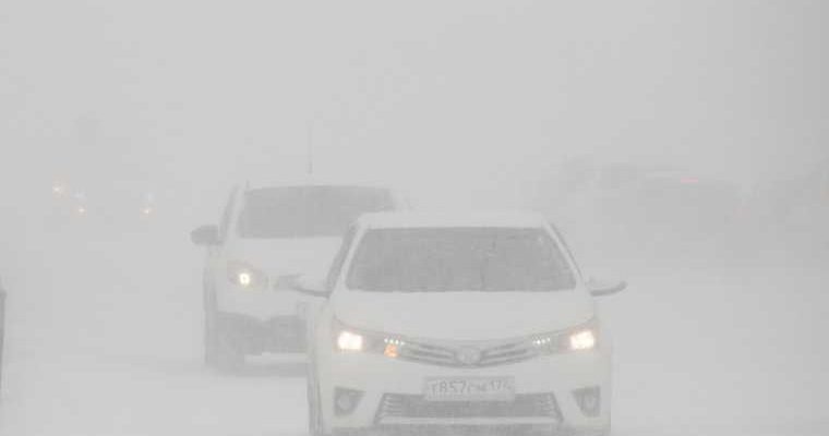 Из-за сильных метелей в ЯНАО перекрывают трассы