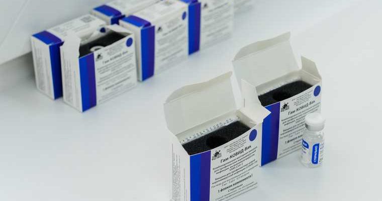 В Ноябрьске начали предварительно записывать всех желающих на прививку против коронавируса