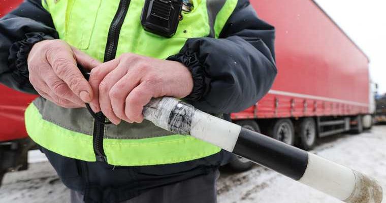 новости хмао сбил полицейского провез на капоте уехал вместе с ним пытался остановить сопротивлялся при задержании