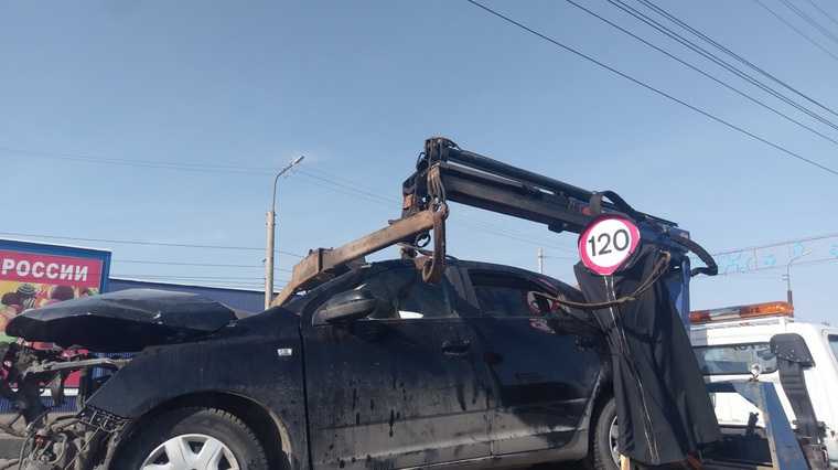 Курганская ГИБДД возила по городу манекен смерти на эвакуаторе. Фото