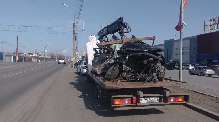Курганская ГИБДД возила по городу манекен смерти на эвакуаторе. Фото