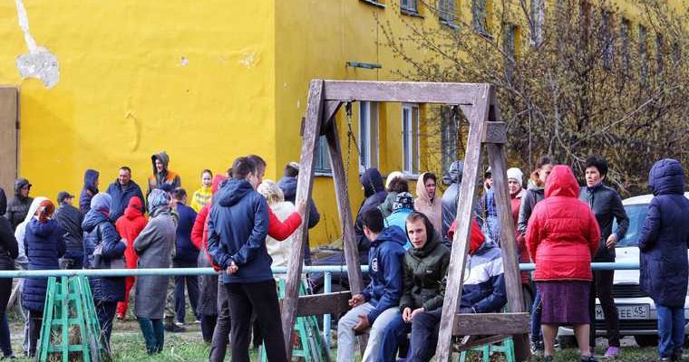 из общежития