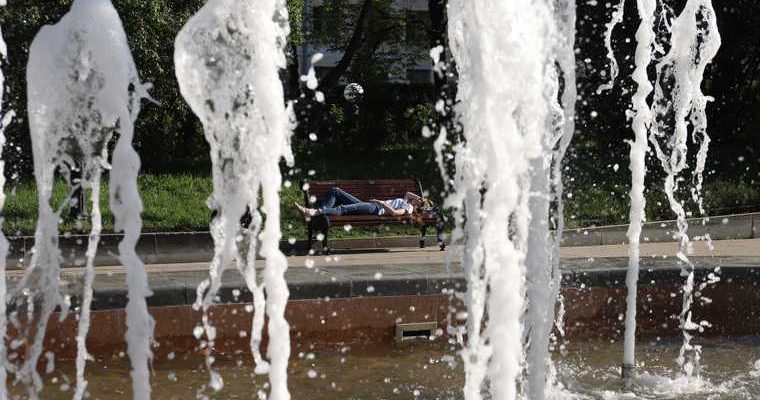 тюменцы разозлились на парня искупавшегося в фонтане