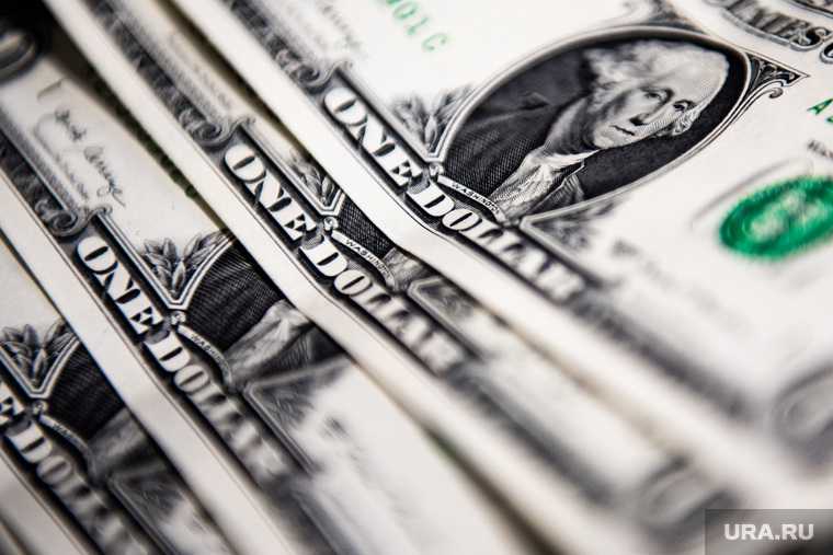 доллар упал впервые с 2020 года