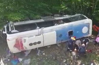 автобус перевернулся